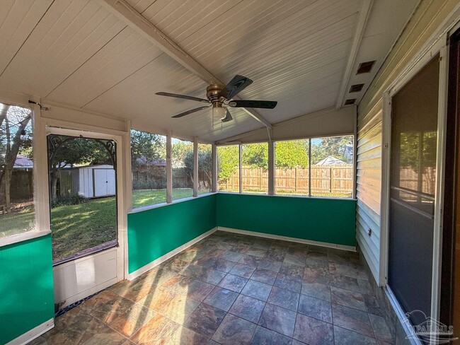 Building Photo - 940 Candlestick Dr