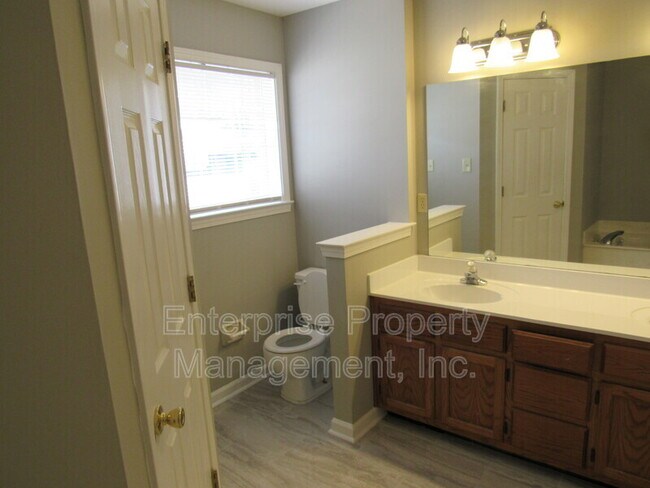 Building Photo - 7037 Meadowlands Pl