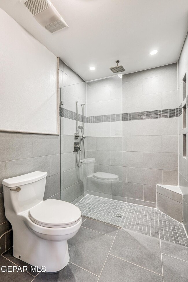 Building Photo - 4945 Vista Grande Cir