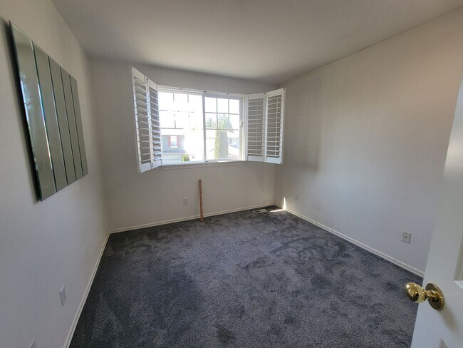 Building Photo - Charming Sammamish Home | 3 Bed + 2.5 Bath