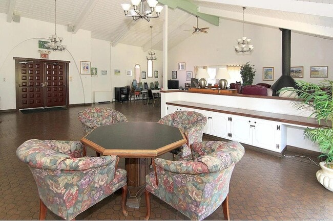 Building Photo - 800 Brommer St