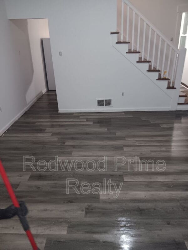 Building Photo - 534-536 Russell Ave