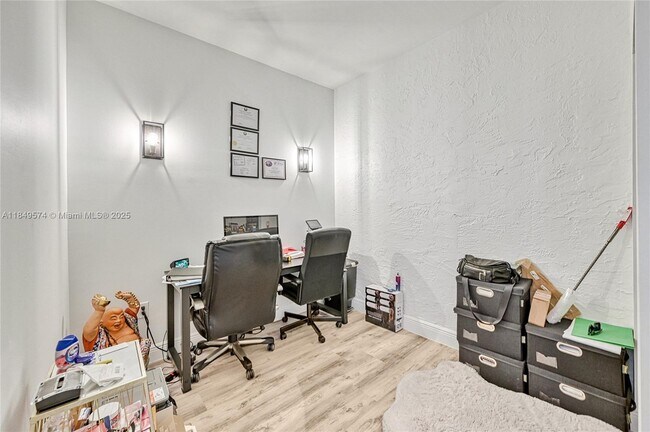 Building Photo - 1500 SW 171st Terrace