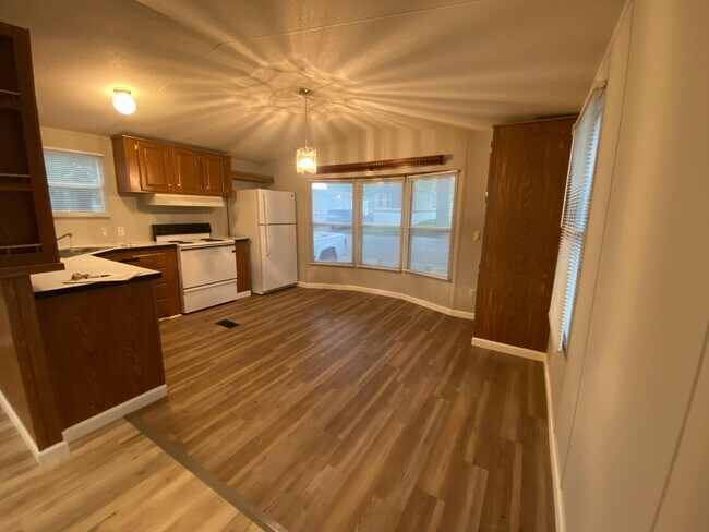 Building Photo - 777 E Yerby St