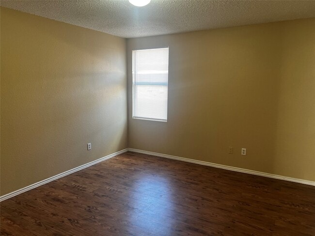Building Photo - 1724 Creek Bend Ln