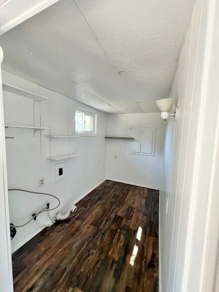 Laundry/Pantry - 607 Zachary St