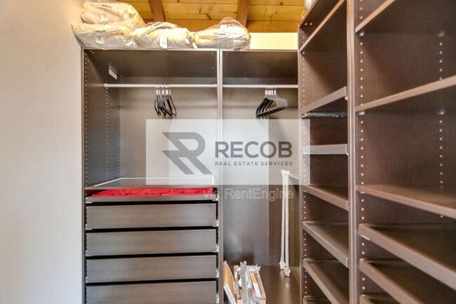 Building Photo - 2641 Curlew St