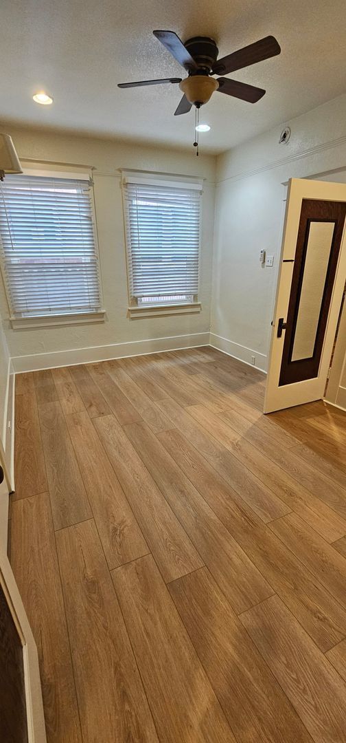 Building Photo - 2 bed 1 bath plus office/Den room, Downtown Reno, UNR. Duplex FOR RENT!