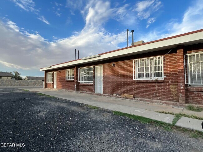 Building Photo - 3812 Hayes Ave
