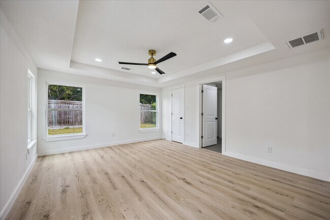 Building Photo - 1630 1/2-1632 Tabor St