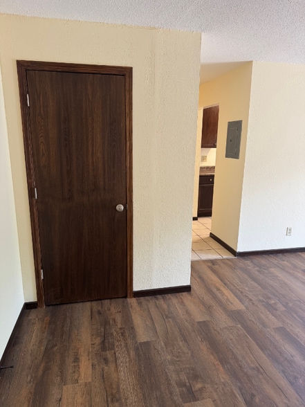 Building Photo - 995 St Albans St N