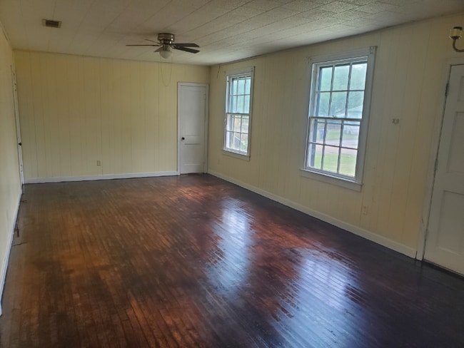 Building Photo - 724 Kings Rd