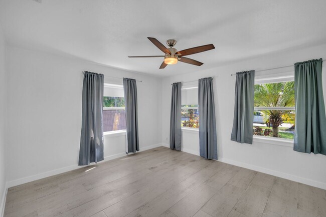 Building Photo - Beautiful home in quiet neighborhood