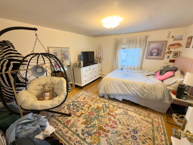 Building Photo - 26 Greylock Rd