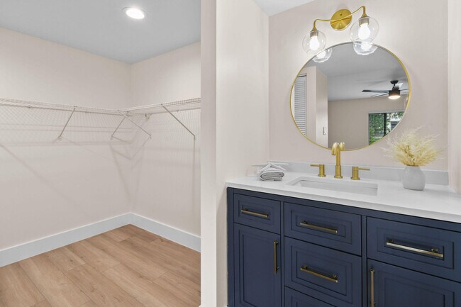 Building Photo - 2233 NW 22nd Ave