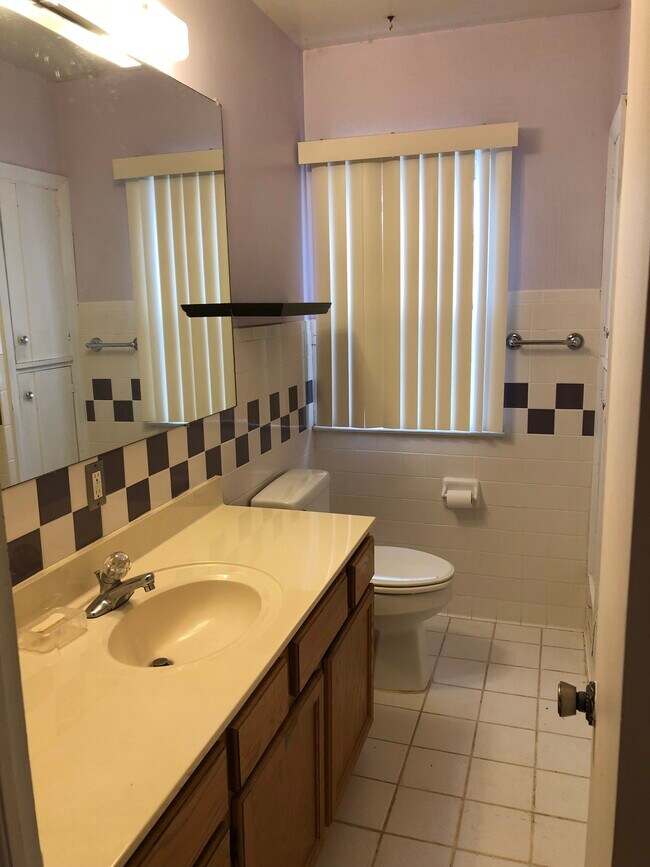 Building Photo - 2134 Martin Ave SE