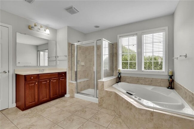 Building Photo - 2945 Links View Way