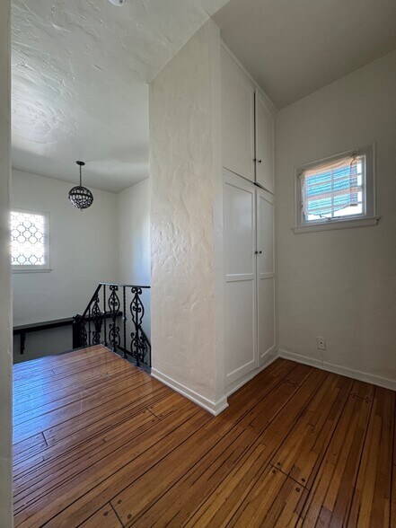 Building Photo - 10966 Strathmore Dr