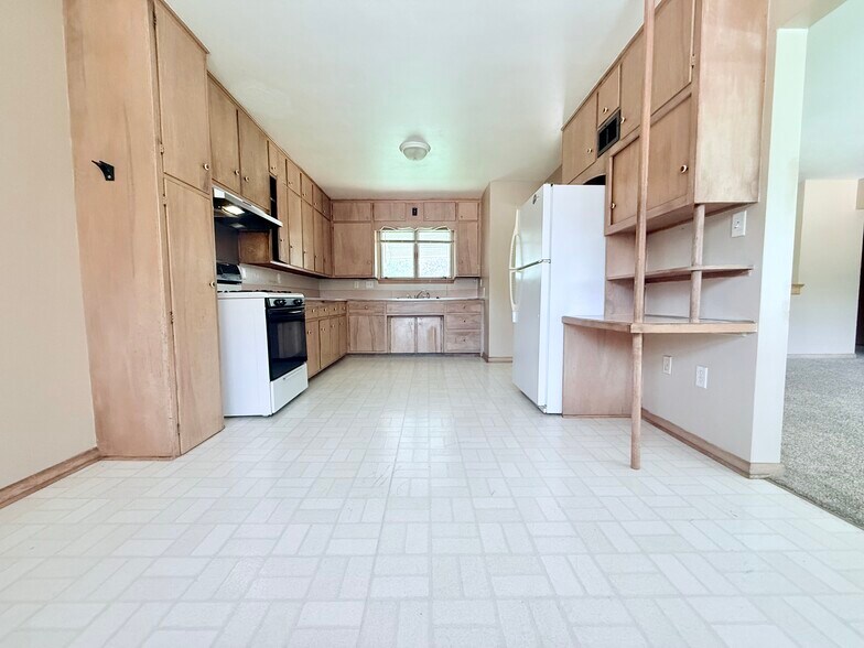Kitchen - 2506 Iowa St