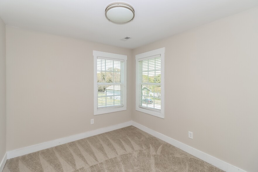 Building Photo - 1020 N Oakwood St