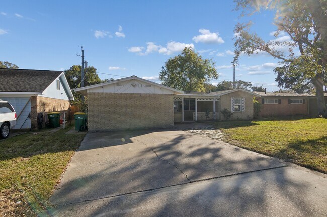 Building Photo - 1861 Dolphin Dr