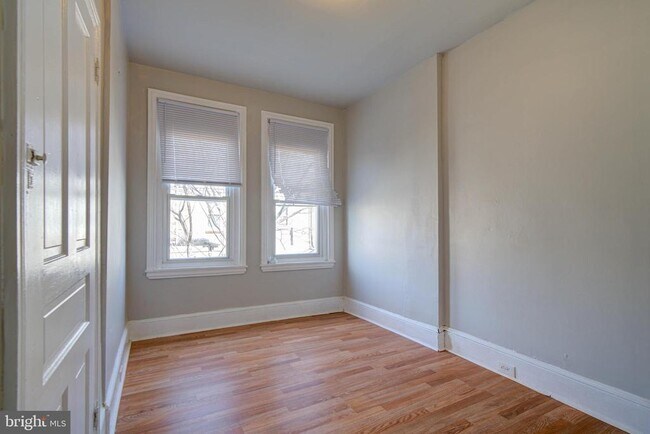 Building Photo - 2069 E Monmouth St