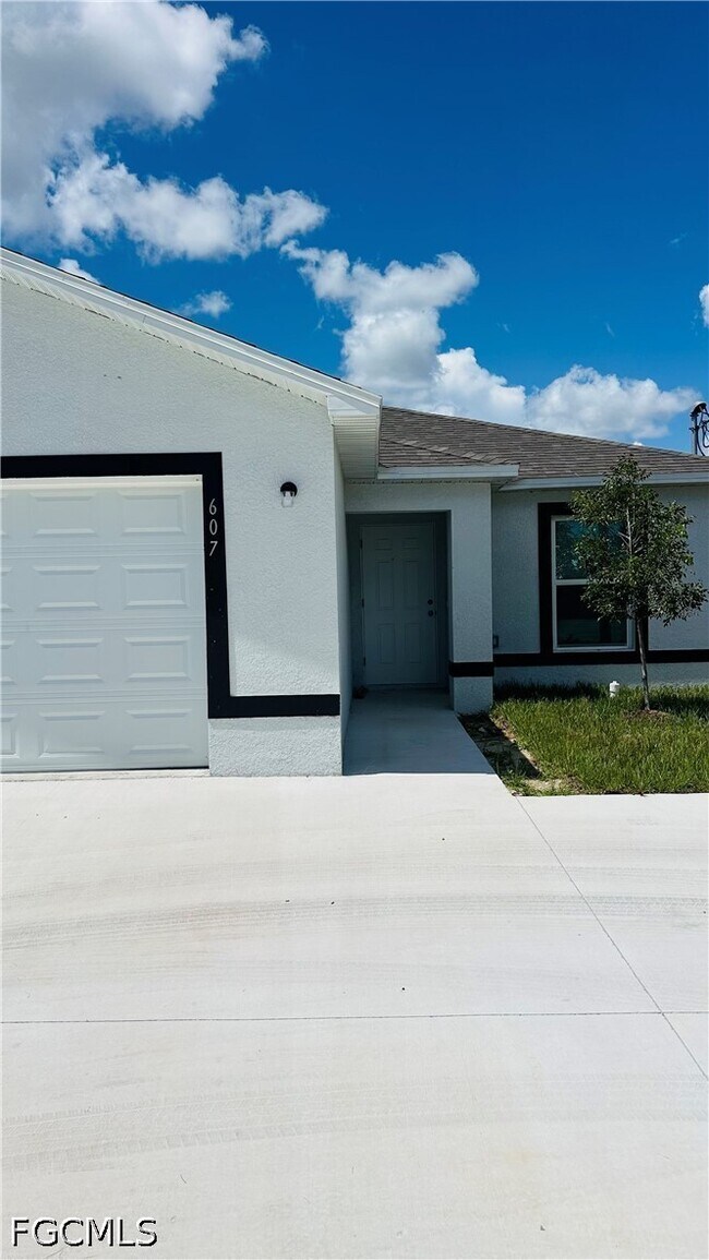 Building Photo - 607 SE 7th St