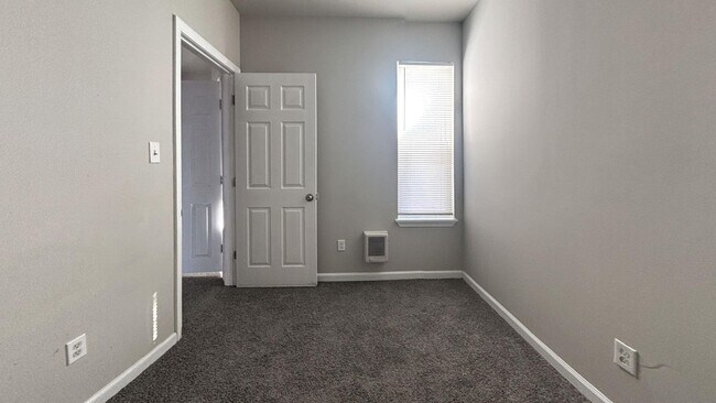 Building Photo - Move-In Ready 3-Bedroom Home with Stylish Hardwood-Style Flooring