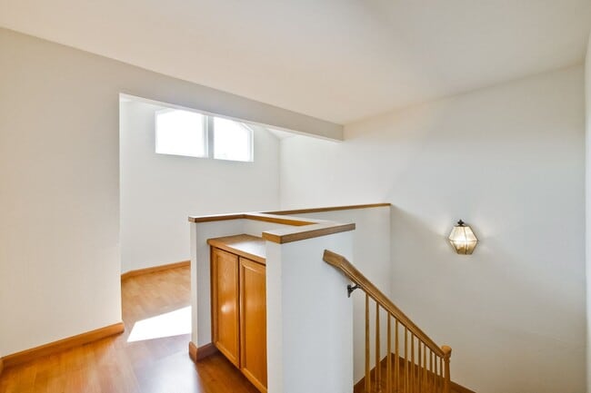 Building Photo - Hardwood Floors- A/C- Full Bedroom and Bath on First Floor: Fresh Paint