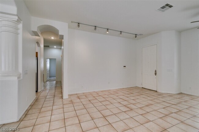 Building Photo - 254 Windsong Echo Dr