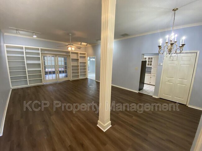 Building Photo - 5115 Fern St