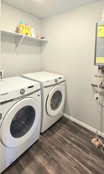 Laundry - 5051 S Robb Ct