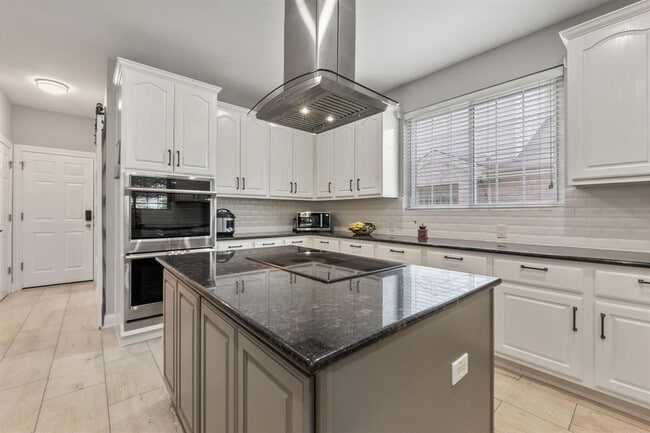 Building Photo - 2147 Hilton Head Dr