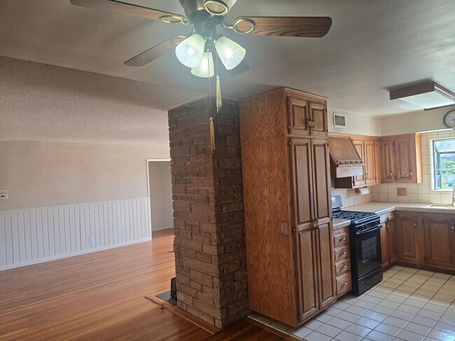 Building Photo - Spacious Single Family Home in Garden Grove for Lease