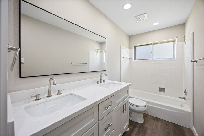 Building Photo - 8826 Tanager St