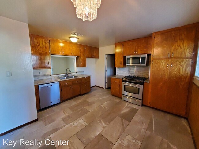 Building Photo - 3 br, 1 bath House - 6904 Cunningham Way