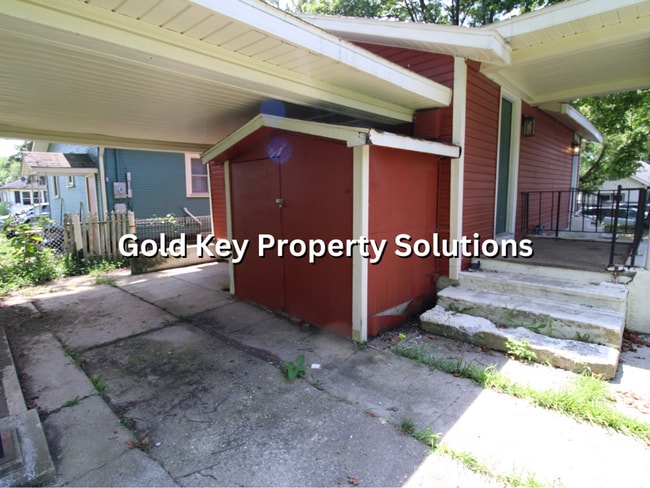 Building Photo - Cute 2 BR 1 BA House in Muncie with Fenced...