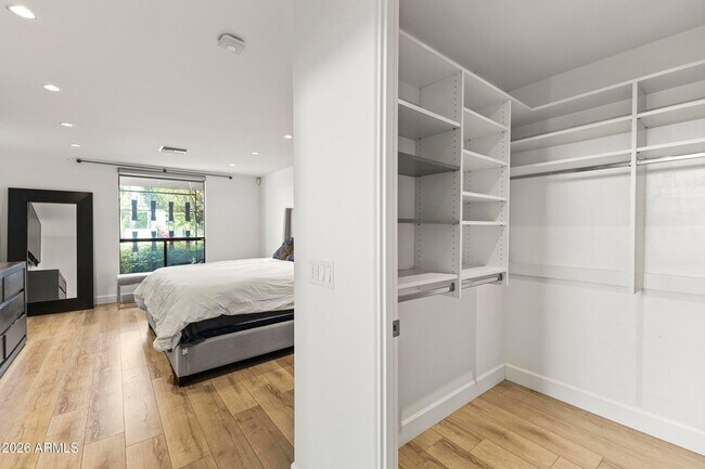 Building Photo - 6834 N 72nd Pl