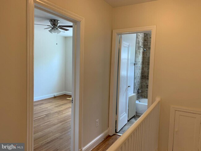 Building Photo - 1326 Holbrook St NE