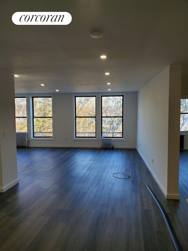 Building Photo - 720 Riverside Dr