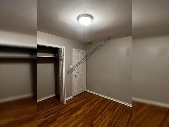 Building Photo - 4016 Maple St