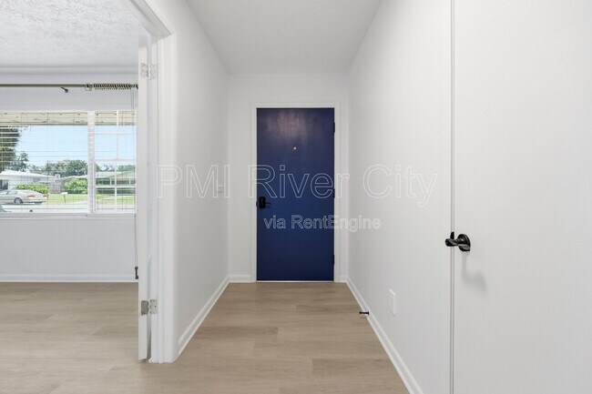 Building Photo - 2860 Cedarcrest Dr