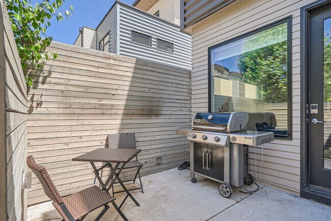 Building Photo - Modern 3 BDR S'Park Boulder Townhome