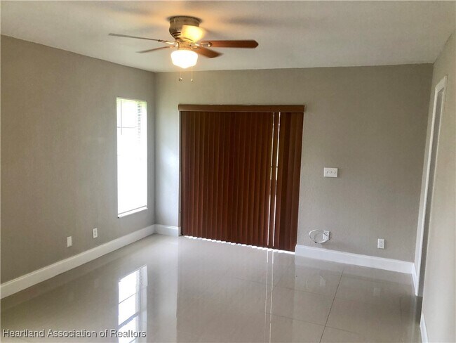 Building Photo - 4615 Lake Haven Blvd