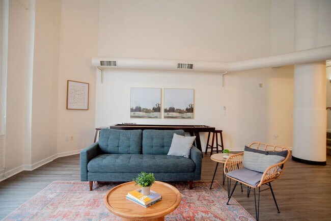 Building Photo - 125 W Market St