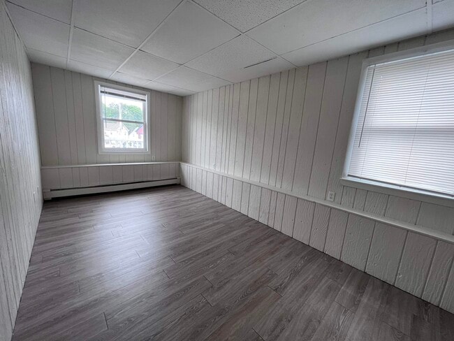 Building Photo - 148 Front St