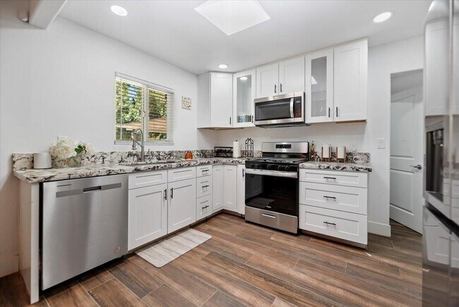 Building Photo - 32300 Shadow Mountain Ln