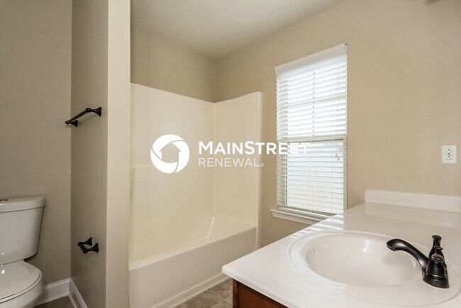 Building Photo - 3 Bedroom Pet-Friendly Home in Decatur, GA with Main Street Renewal