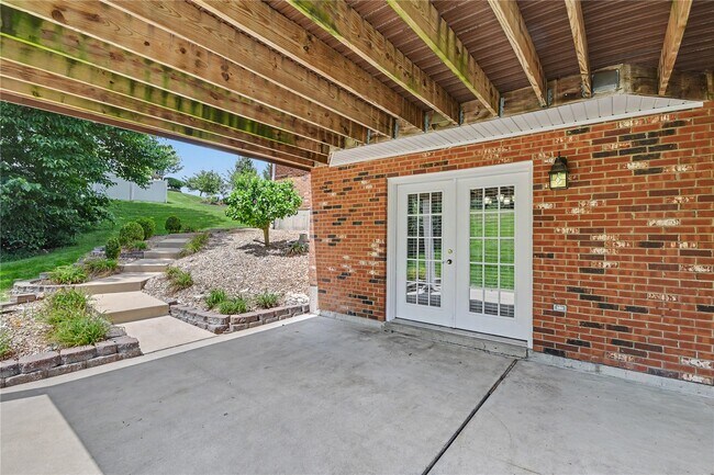 Building Photo - 102 Lexington Ln