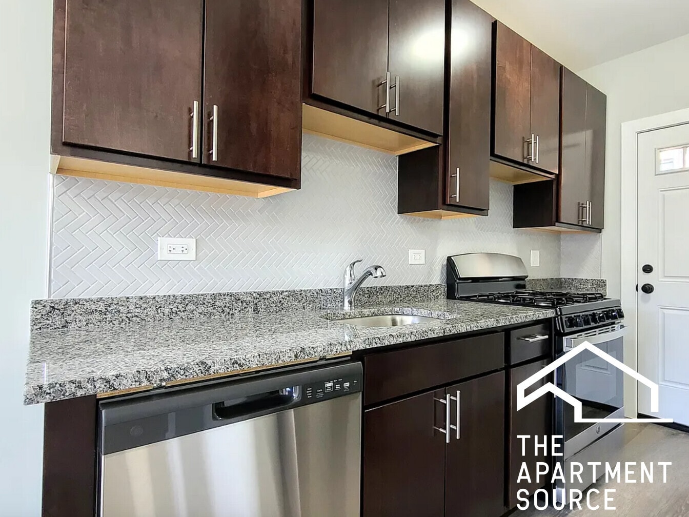 Building Photo - 849 W Cornelia Ave